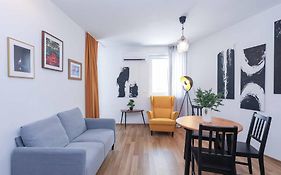 Adamick Place In City Centre With Free Parking